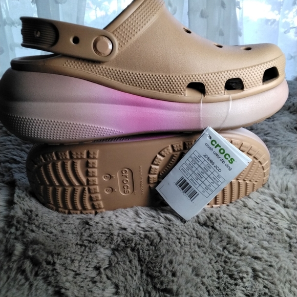 NWT. Classic Crush Clog Shoes Cork/ Dip. 8 - Picture 5 of 5
